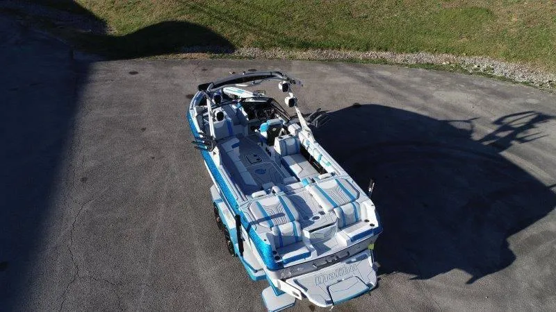 Slide: The Image of Malibu 25 LSV 2025 - 15