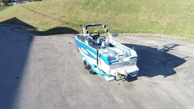 Slide: The Image of Malibu 25 LSV 2025 - 20