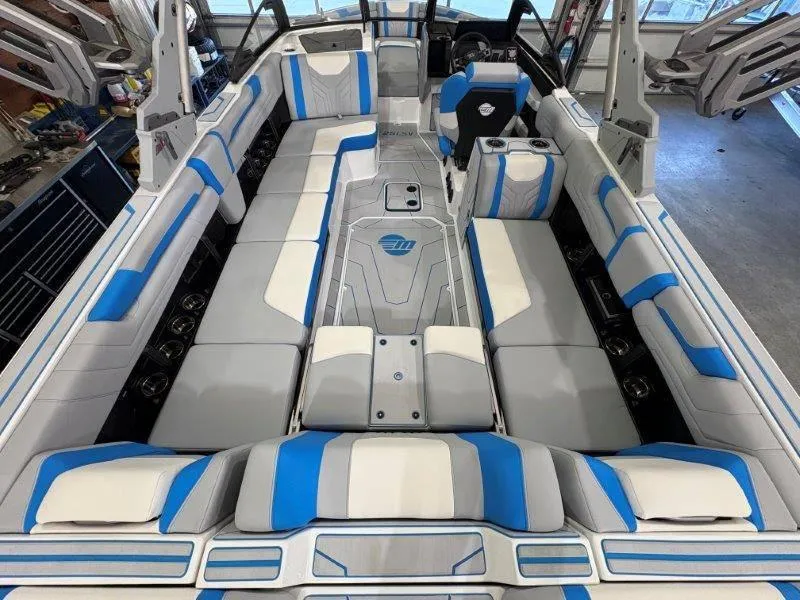Slide: The Image of Malibu 25 LSV 2025 - 26