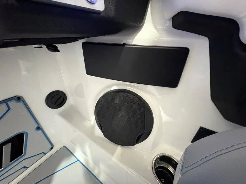 Slide: The Image of Malibu 25 LSV 2025 - 27