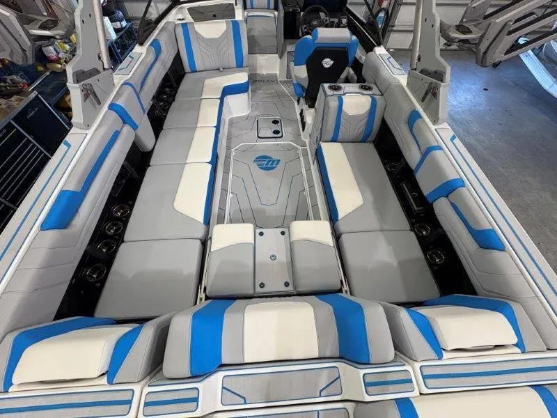 Slide: The Image of Malibu 25 LSV 2025 - 28