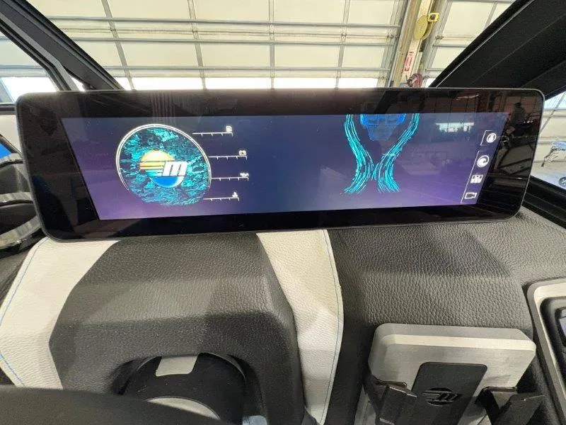 Slide: The Image of Malibu 25 LSV 2025 - 30