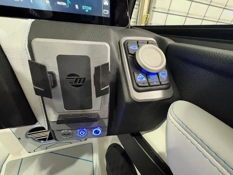 Slide: The Image of Malibu 25 LSV 2025 - 31