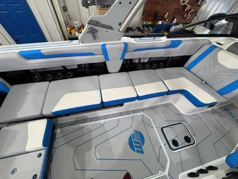 Slide: The Image of Malibu 25 LSV 2025 - 33