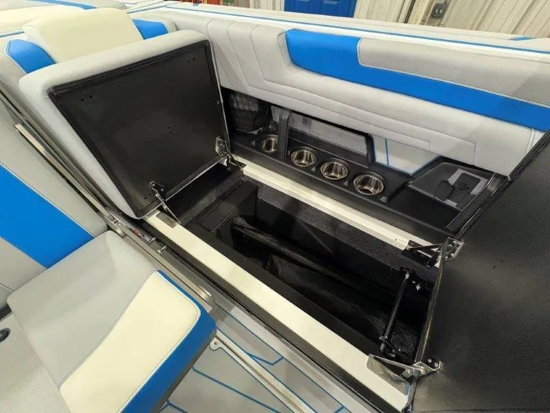 Slide: The Image of Malibu 25 LSV 2025 - 34