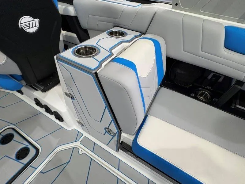 Slide: The Image of Malibu 25 LSV 2025 - 35