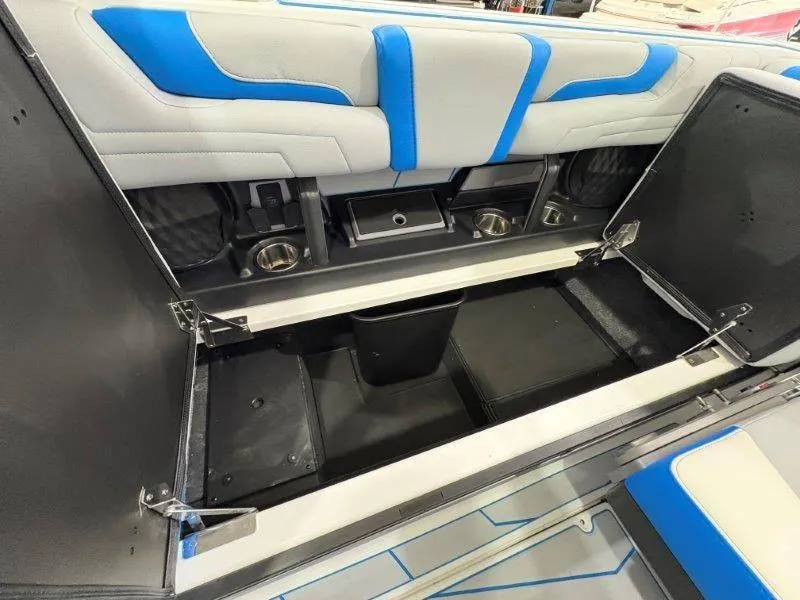 Slide: The Image of Malibu 25 LSV 2025 - 36