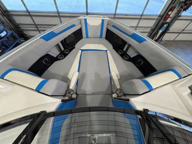 Slide: The Image of Malibu 25 LSV 2025 - 41