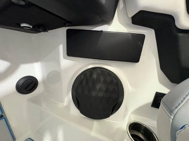 Slide: The Image of Malibu 25 LSV 2025 - 42