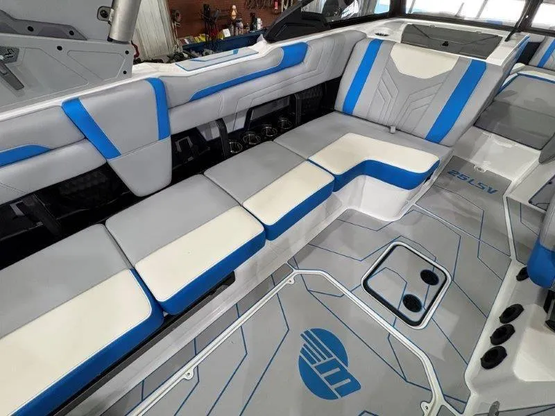 Slide: The Image of Malibu 25 LSV 2025 - 43