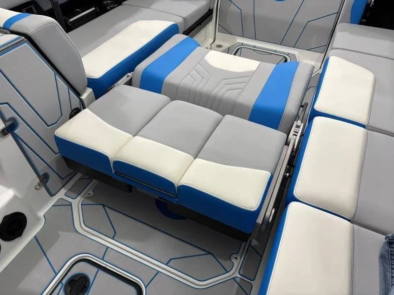 Slide: The Image of Malibu 25 LSV 2025 - 46