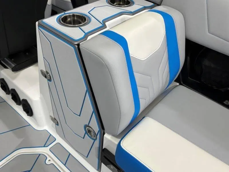 Slide: The Image of Malibu 25 LSV 2025 - 49