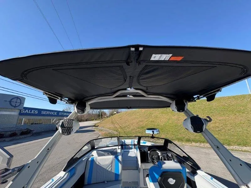 Slide: The Image of Malibu 25 LSV 2025 - 71