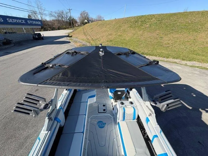 Slide: The Image of Malibu 25 LSV 2025 - 72