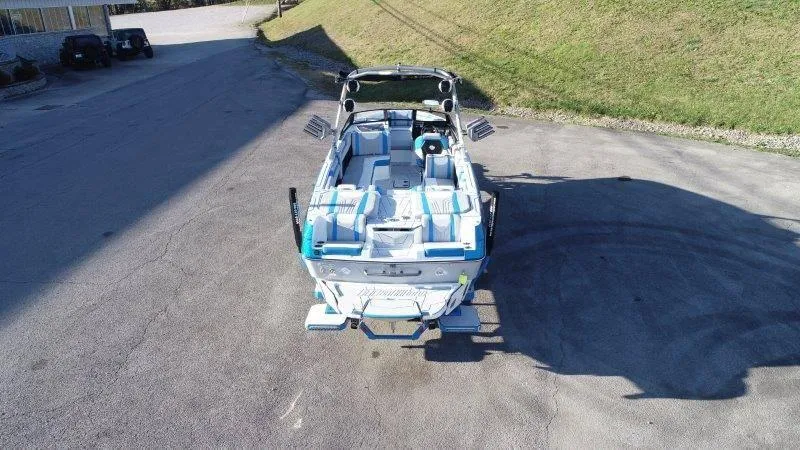 Slide: The Image of Malibu 25 LSV 2025 - 8