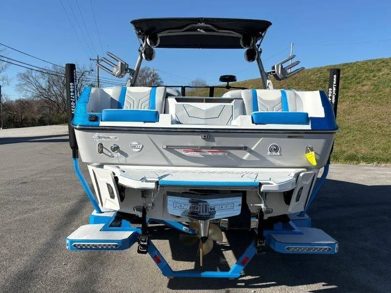 Slide: The Image of Malibu 25 LSV 2025 - 87