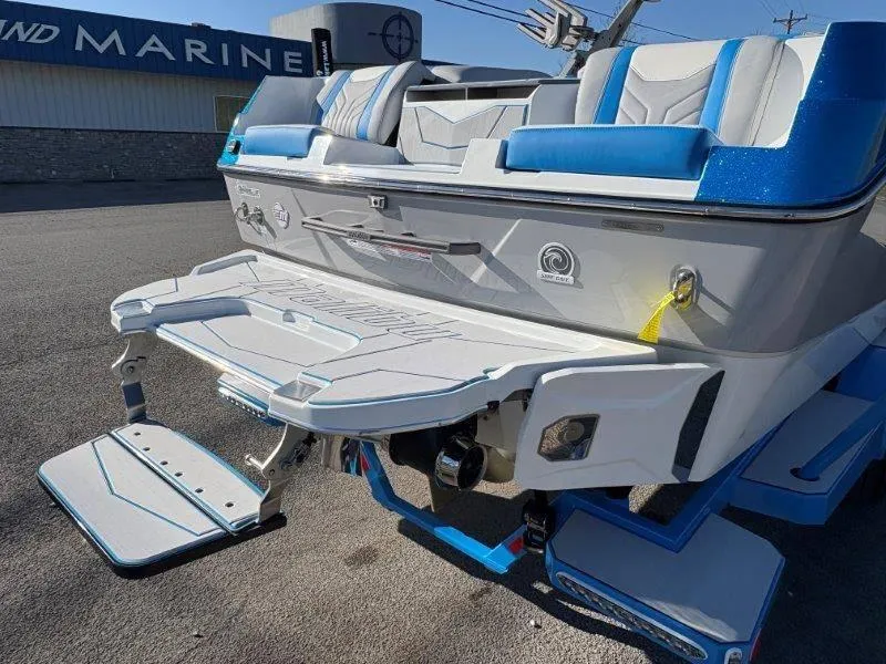 Slide: The Image of Malibu 25 LSV 2025 - 90