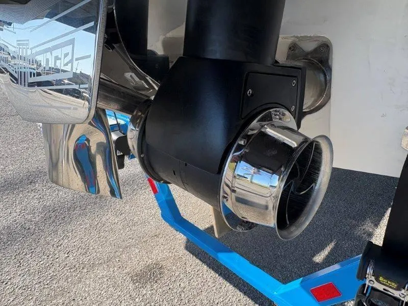 Slide: The Image of Malibu 25 LSV 2025 - 92