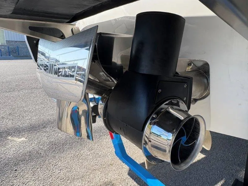 Slide: The Image of Malibu 25 LSV 2025 - 94