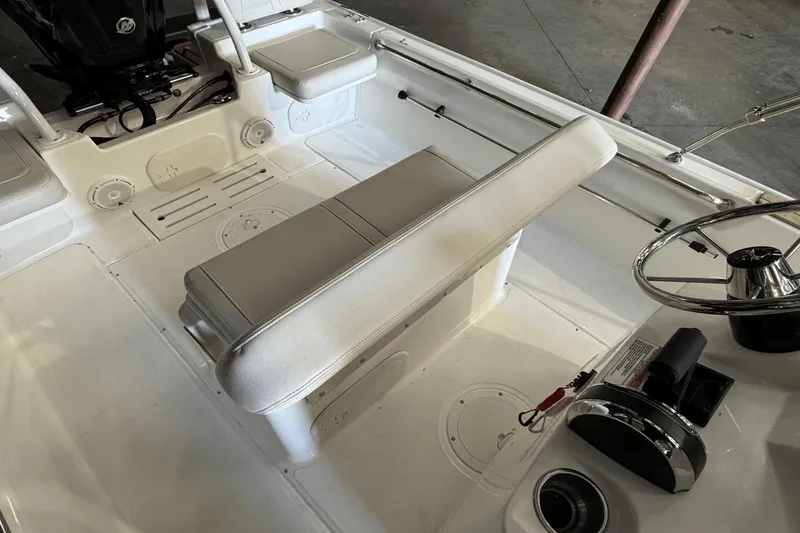 Slide: The Image of Boston Whaler 170 Montauk 2025 - 11