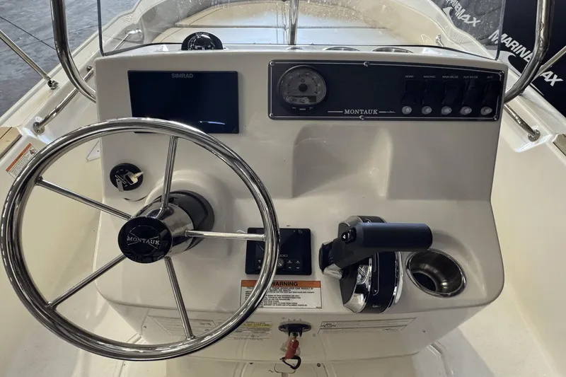 Slide: The Image of Boston Whaler 170 Montauk 2025 - 13