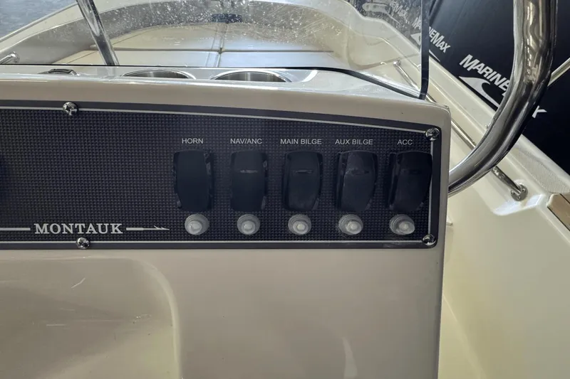 Slide: The Image of Boston Whaler 170 Montauk 2025 - 14