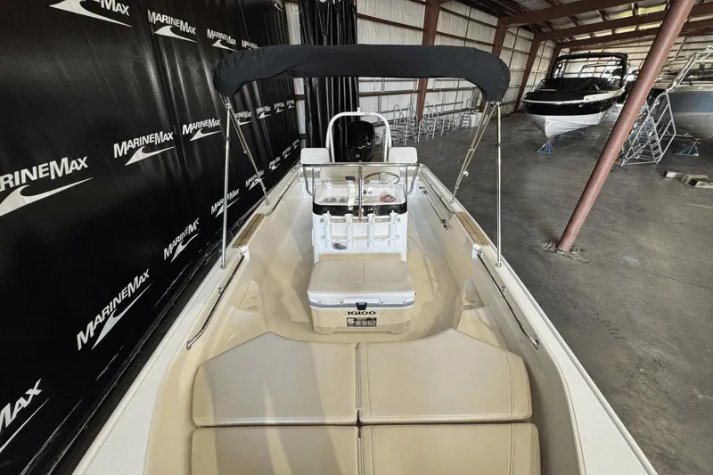 Slide: The Image of Boston Whaler 170 Montauk 2025 - 15