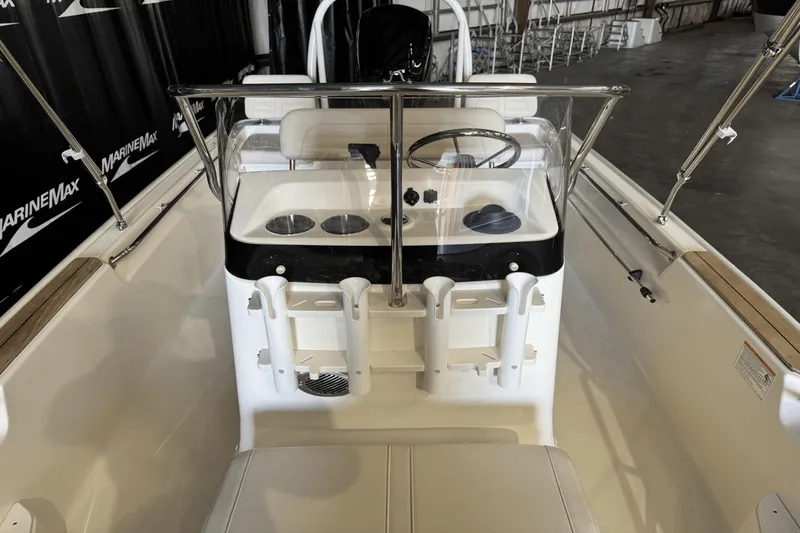 Slide: The Image of Boston Whaler 170 Montauk 2025 - 16