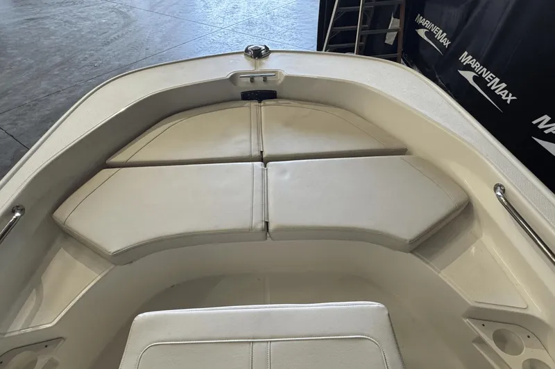 Slide: The Image of Boston Whaler 170 Montauk 2025 - 18