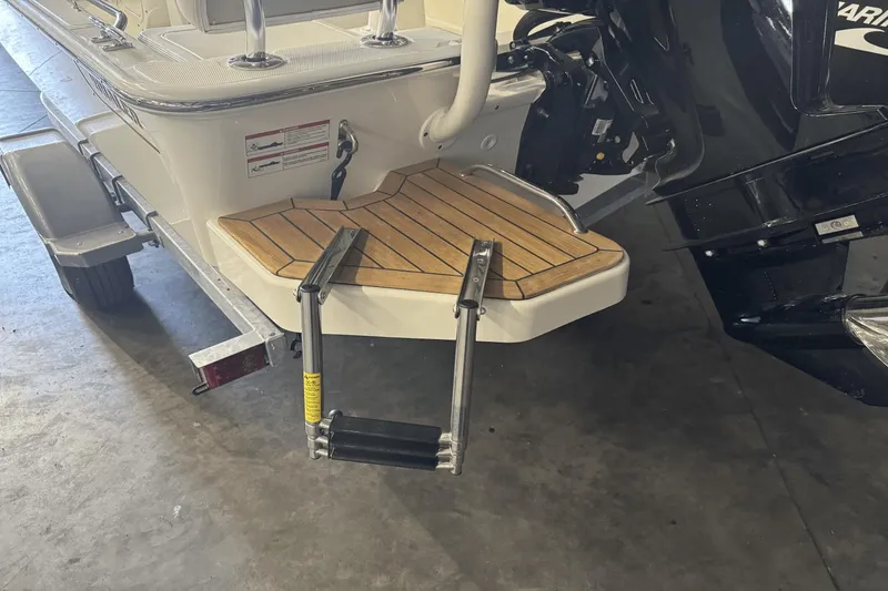 Slide: The Image of Boston Whaler 170 Montauk 2025 - 4