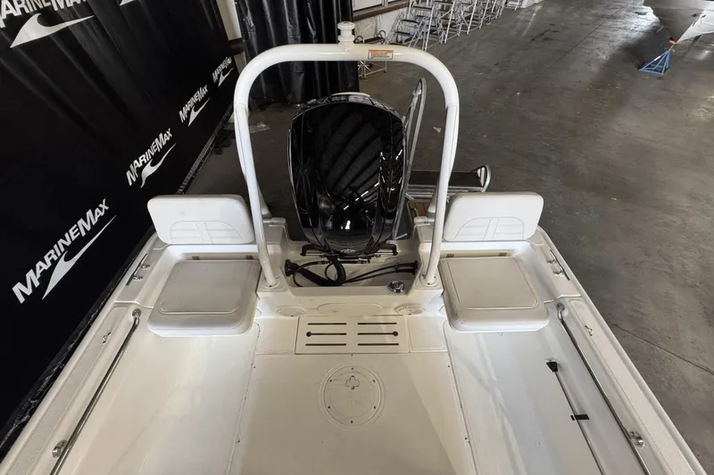 Slide: The Image of Boston Whaler 170 Montauk 2025 - 6