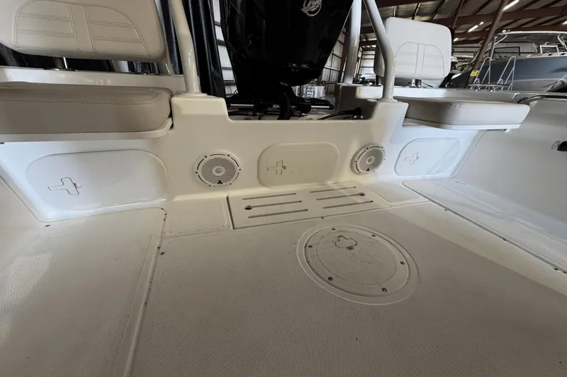 Slide: The Image of Boston Whaler 170 Montauk 2025 - 7
