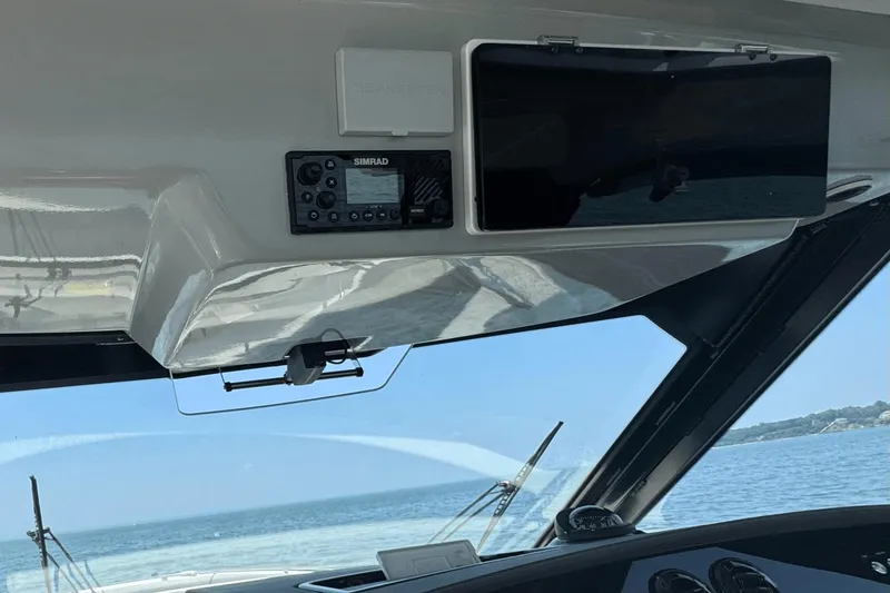 Slide: The Image of Boston Whaler 380 Realm 2025 - 39