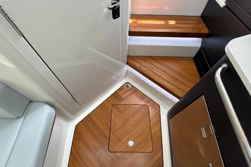 Slide: The Image of Boston Whaler 380 Realm 2025 - 66
