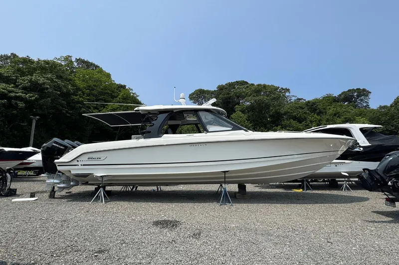 Slide: The Image of Boston Whaler 380 Realm 2025 - 0