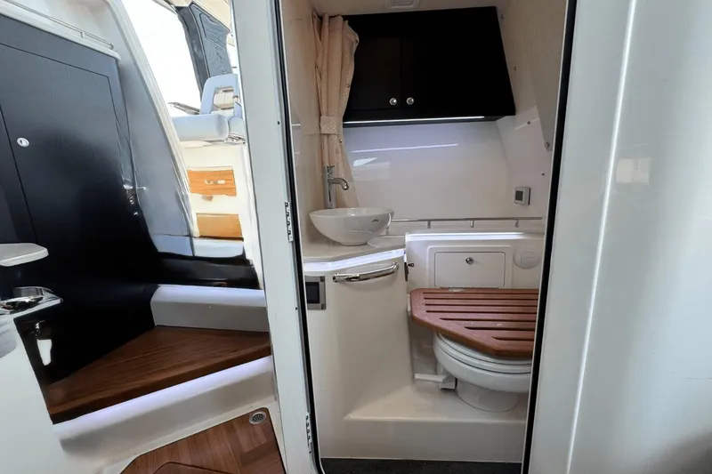 Slide: The Image of Boston Whaler 380 Realm 2025 - 67
