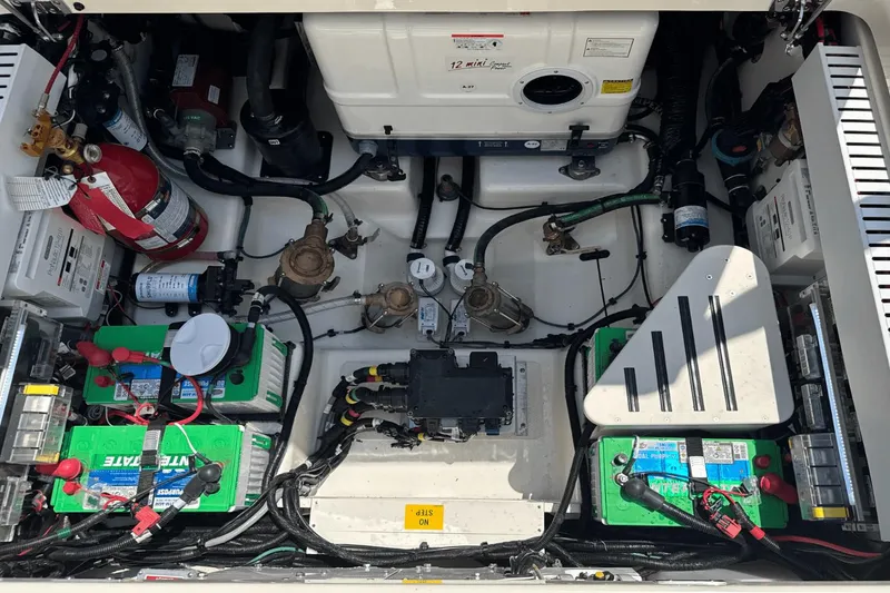 Slide: The Image of Boston Whaler 380 Realm 2025 - 13