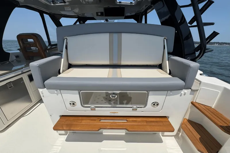 Slide: The Image of Boston Whaler 380 Realm 2025 - 18