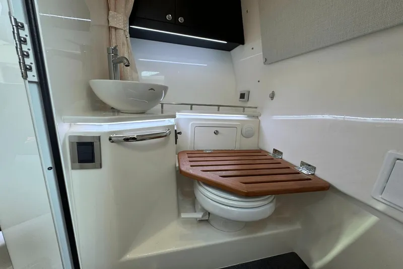 Slide: The Image of Boston Whaler 380 Realm 2025 - 68