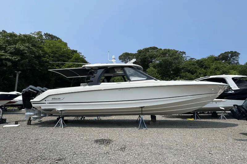 Slide: The Image of Boston Whaler 380 Realm 2025 - 1
