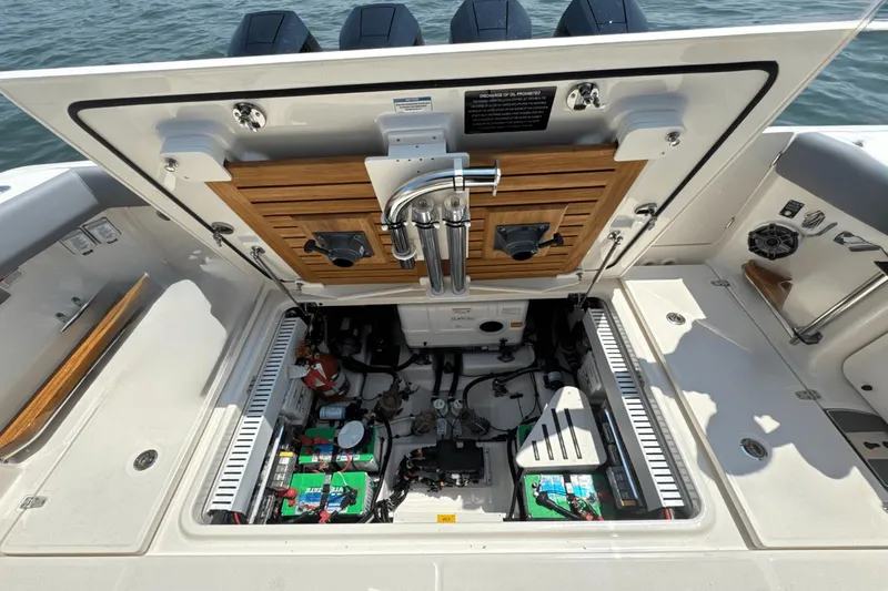 Slide: The Image of Boston Whaler 380 Realm 2025 - 12