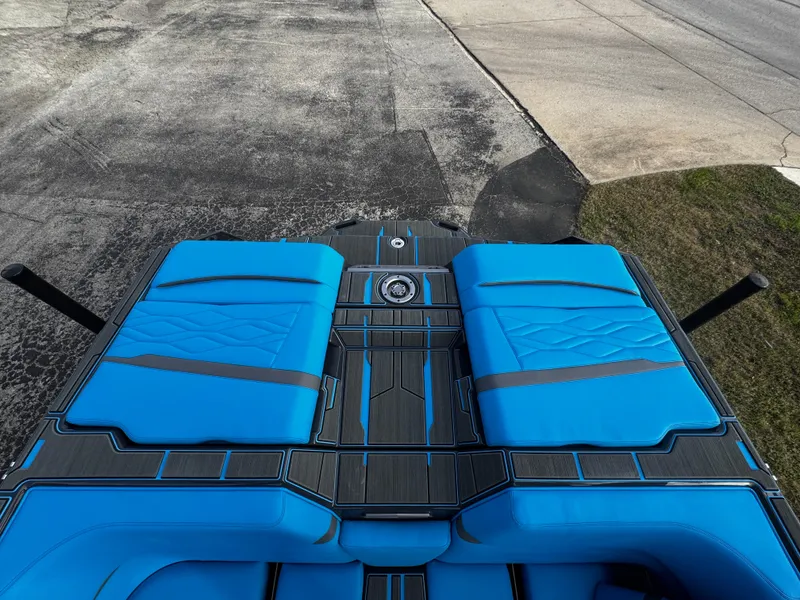 Slide: The Image of 2025 Supra SE 550 boat with blue seating and sleek design. - 17