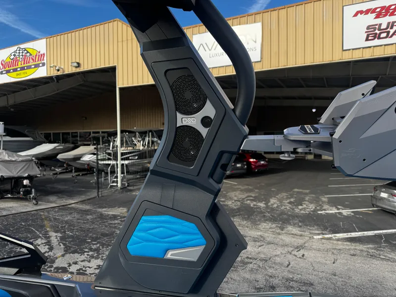 Slide: The Image of 2025 Supra SE 550 boat with blue accents and speaker system. - 38