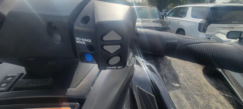 Slide: The Image of 2020 Yamaha WaveRunner FX Cruiser SVHO handlebar controls with no-wake mode and cruise set buttons. - 11