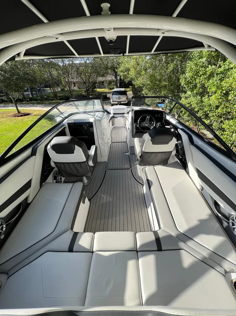 Slide: The Image of 2020 Yamaha Boats 242 Limited SE interior with sleek seating and modern design. - 6