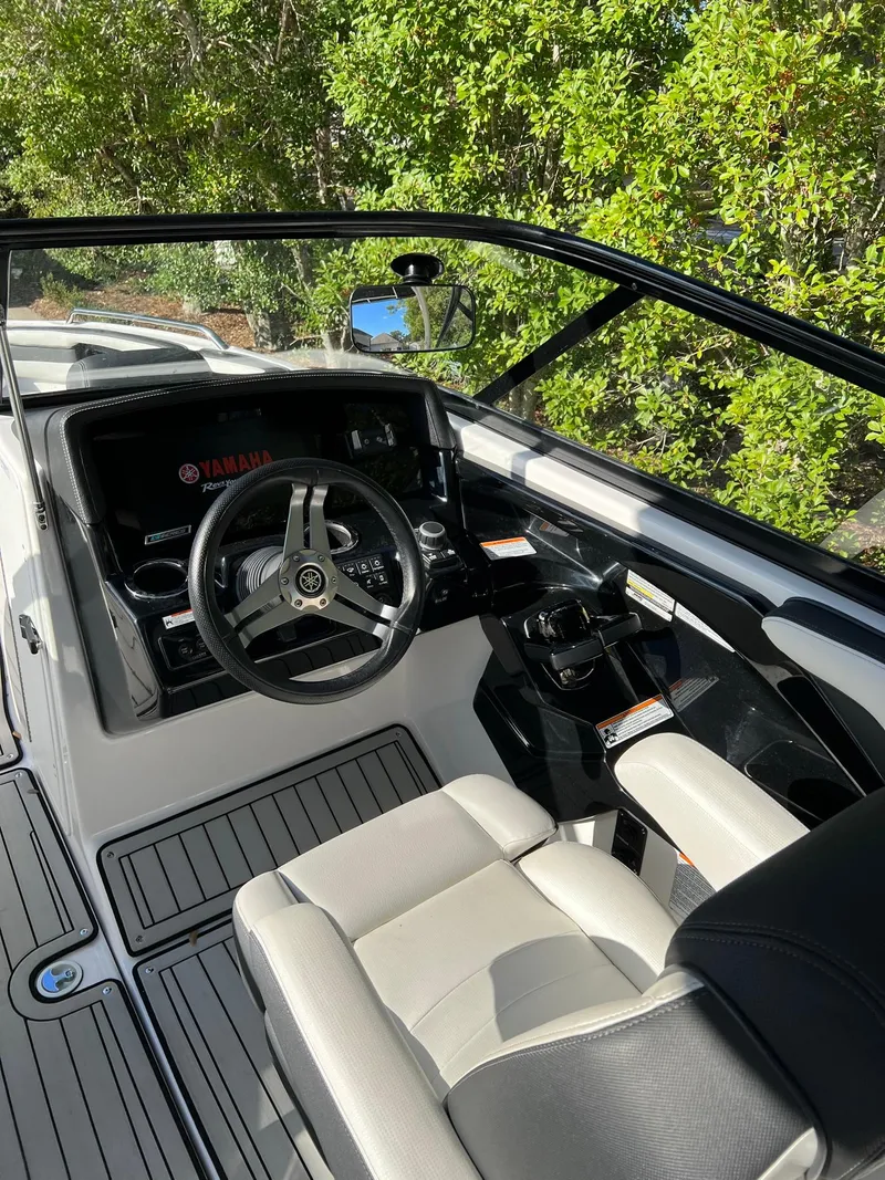 Slide: The Image of 2020 Yamaha Boats 242 Limited SE cockpit with sleek design and modern controls. - 7