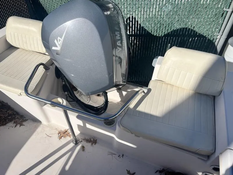 Slide: The Image of 1998 Grady-White 180 Sportsman boat with Yamaha V4 engine and cushioned seating. - 10