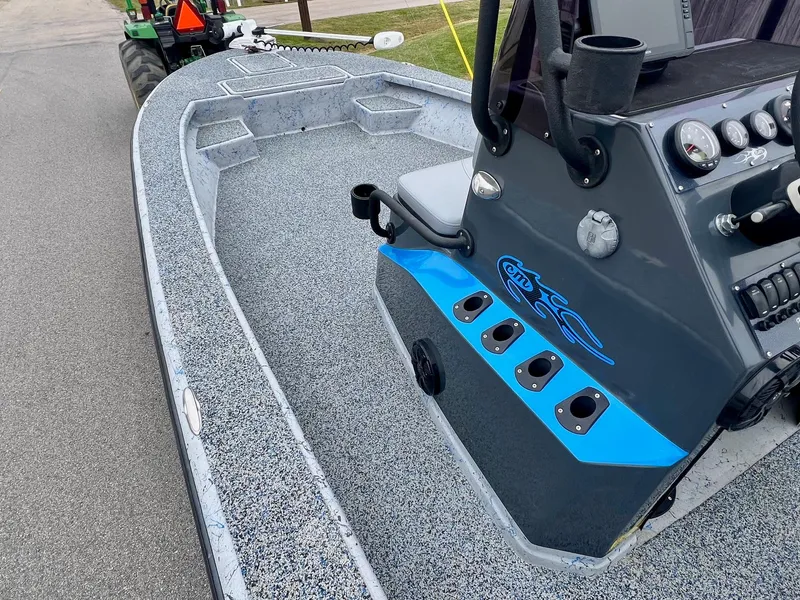 Slide: The Image of 2021 Haynie 25 Magnum boat interior with control panel and seating. - 11