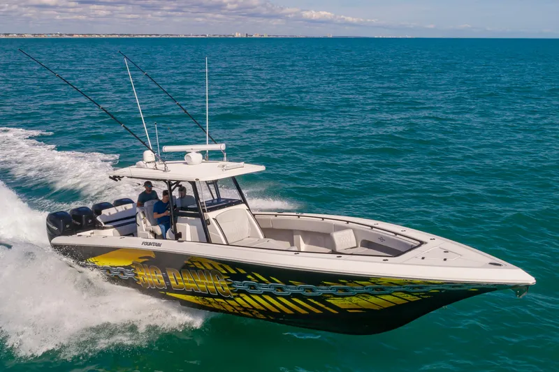 Slide: The Image of Fountain 38 Center Console 2020 - 1