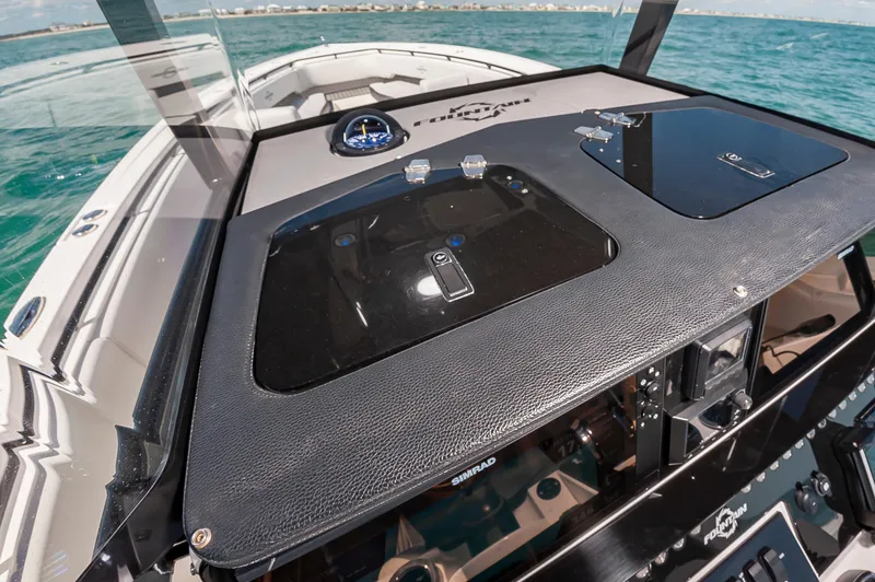 Slide: The Image of Fountain 38 Center Console 2020 - 21